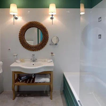 Grand Henri - Les Collectionneurs 4* LʼIsle-sur-la-Sorgue
