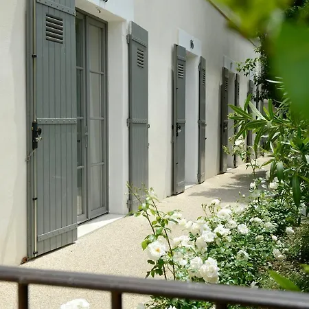 Grand Henri - Les Collectionneurs Hotel LʼIsle-sur-la-Sorgue